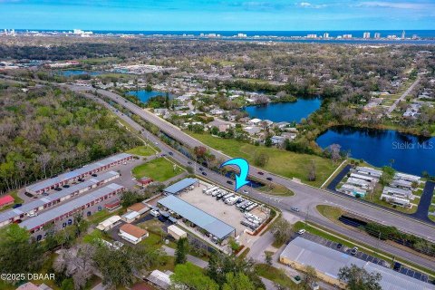 Commercial property in South Daytona, Florida № 1522336 - photo 11