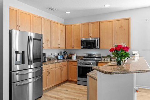 House in Land O' Lakes, Florida 4 bedrooms, 239.22 sq.m. № 2207500 - photo 16