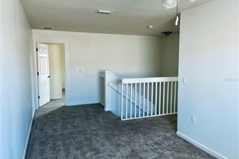 House in Land O' Lakes, Florida 4 bedrooms, 239.22 sq.m. № 2207500 - photo 13