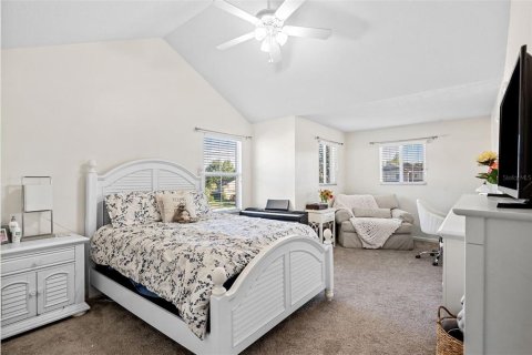House in Land O' Lakes, Florida 4 bedrooms, 239.22 sq.m. № 2207500 - photo 14