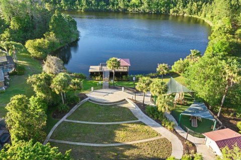 House in Land O' Lakes, Florida 4 bedrooms, 239.22 sq.m. № 2207500 - photo 29