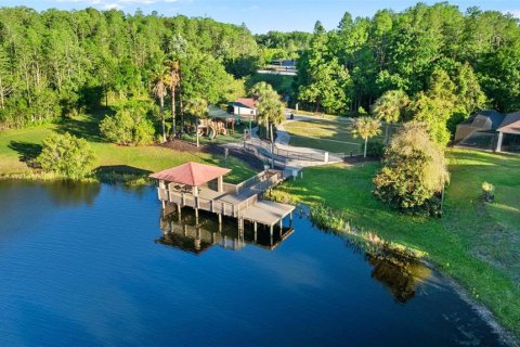House in Land O' Lakes, Florida 4 bedrooms, 239.22 sq.m. № 2207500 - photo 28