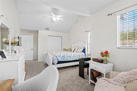 House in Land O' Lakes, Florida 4 bedrooms, 239.22 sq.m. № 2207500 - photo 15