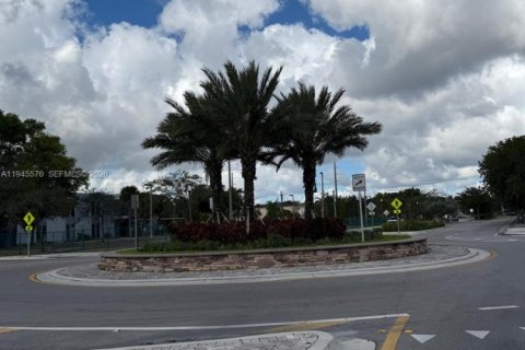 Condo in Lauderdale Lakes, Florida, 2 bedrooms  № 2002707 - photo 17