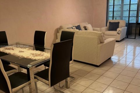 Condo in Lauderdale Lakes, Florida, 2 bedrooms  № 2002707 - photo 3