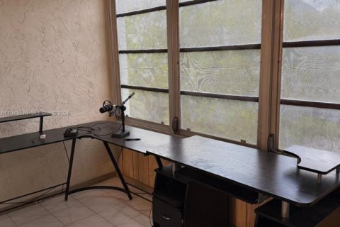 Condo in Lauderdale Lakes, Florida, 2 bedrooms  № 2002707 - photo 13