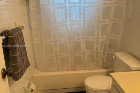 Condo in Lauderdale Lakes, Florida, 2 bedrooms  № 2002707 - photo 9