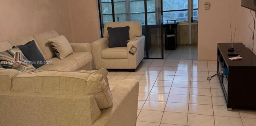 Condo in Lauderdale Lakes, Florida, 2 bedrooms  № 2002707