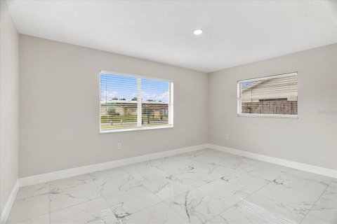 Villa ou maison à vendre à Altamonte Springs, Floride: 4 chambres, 124.12 m2 № 2408718 - photo 16
