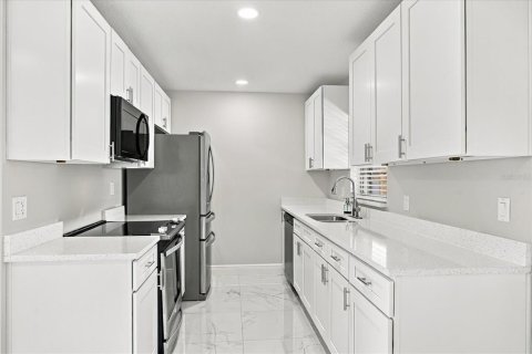 Villa ou maison à vendre à Altamonte Springs, Floride: 4 chambres, 124.12 m2 № 2408718 - photo 9