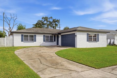 Villa ou maison à Altamonte Springs, Floride 4 chambres, 124.12 m2 № 2408718