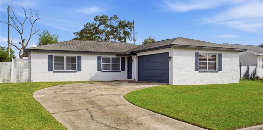 Villa ou maison à Altamonte Springs, Floride 4 chambres, 124.12 m2 № 2408718