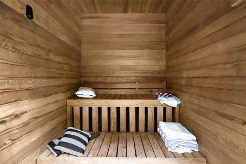 Casa en venta en Bal Harbour, Florida, 3 dormitorios, 349.68 m2 № 1973812 - foto 24