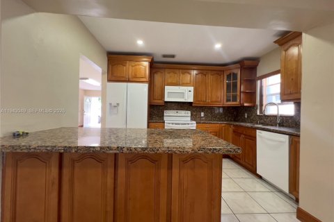 Villa ou maison à louer à Miami, Floride: 3 chambres, 191.01 m2 № 1999459 - photo 3