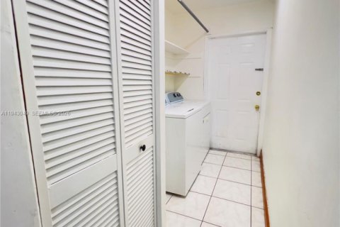 Villa ou maison à louer à Miami, Floride: 3 chambres, 191.01 m2 № 1999459 - photo 28