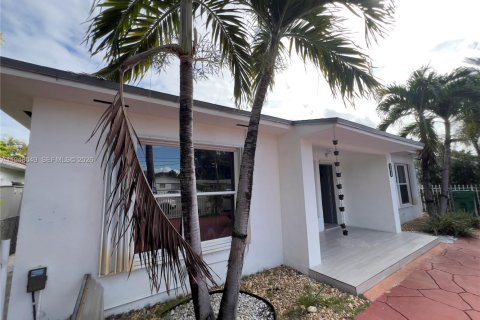 Villa ou maison à louer à Miami, Floride: 3 chambres, 191.01 m2 № 1999459 - photo 2
