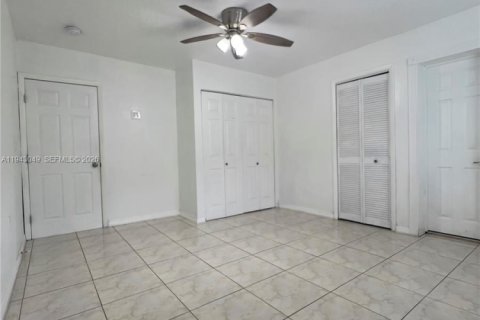 Villa ou maison à louer à Miami, Floride: 3 chambres, 191.01 m2 № 1999459 - photo 12