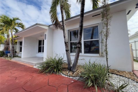 Дом в Майами, Флорида 3 спальни, 191.01м2 № 1999459