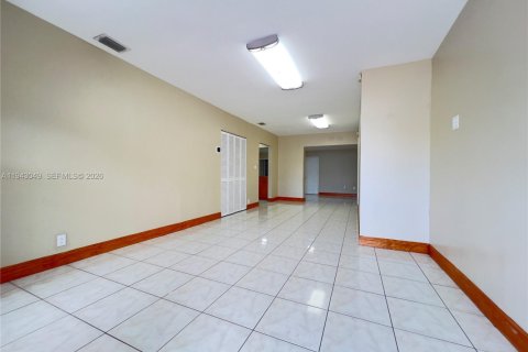 Villa ou maison à louer à Miami, Floride: 3 chambres, 191.01 m2 № 1999459 - photo 15