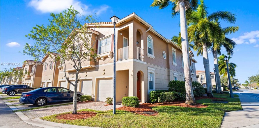 Кондоминиум с 2 спальнями в Тамарак, Флорида № 2006145