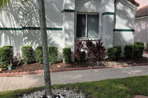 Villa ou maison à vendre à Weston, Floride: 3 chambres, 168.71 m2 № 1930649 - photo 2