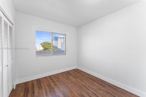 Condo in Miami, Florida, 2 bedrooms  № 2026626 - photo 12