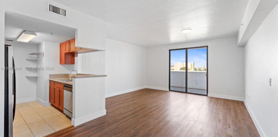 Condo in Miami, Florida, 2 bedrooms  № 2026626