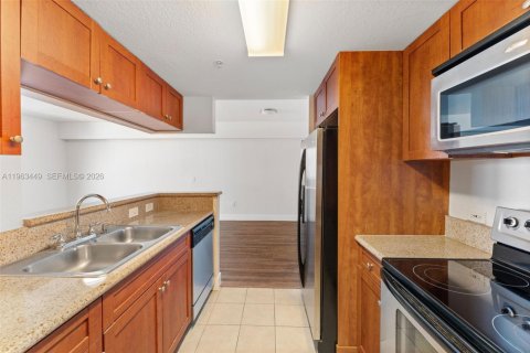 Condo in Miami, Florida, 2 bedrooms  № 2026626 - photo 8