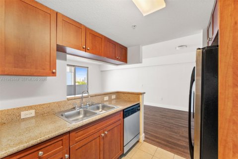 Condo in Miami, Florida, 2 bedrooms  № 2026626 - photo 7