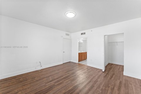 Condo in Miami, Florida, 2 bedrooms  № 2026626 - photo 10