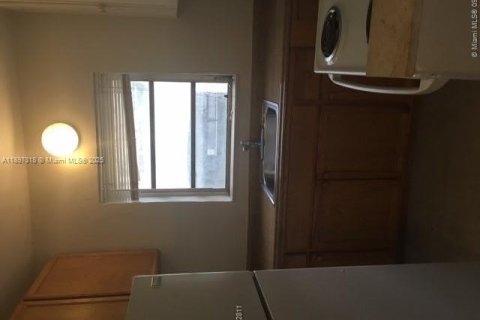 Снять в аренду квартиру в Корал-Гейблс, Флорида 2 спальни, 261.98м2, № 1949152 - фото 2