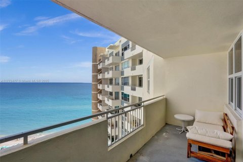 Condo à Hallandale Beach, Floride, 2 chambres  № 2037789