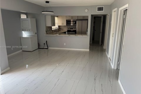 Copropriété à louer à Lauderdale Lakes, Floride: 2 chambres, 85.47 m2 № 2409174 - photo 5