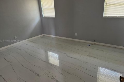 Copropriété à louer à Lauderdale Lakes, Floride: 2 chambres, 85.47 m2 № 2409174 - photo 8