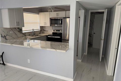 Copropriété à louer à Lauderdale Lakes, Floride: 2 chambres, 85.47 m2 № 2409174 - photo 7