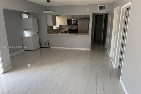 Copropriété à louer à Lauderdale Lakes, Floride: 2 chambres, 85.47 m2 № 2409174 - photo 4