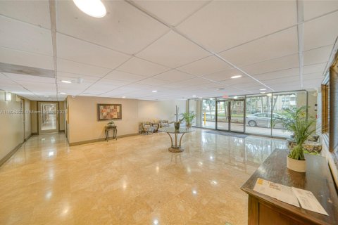 Condo in North Miami, Florida, 1 bedroom № 1985545 - photo 14