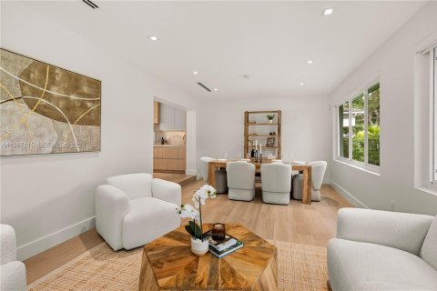 Villa ou maison à louer à Coral Gables, Floride: 3 chambres, 224.73 m2 № 2029470 - photo 9