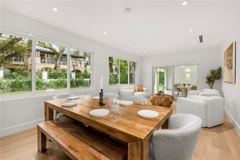 Villa ou maison à louer à Coral Gables, Floride: 3 chambres, 224.73 m2 № 2029470 - photo 10