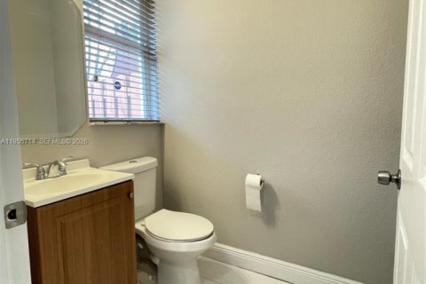 Townhouse in Davie, Florida 3 bedrooms, 136.66 sq.m. № 2010684 - photo 10