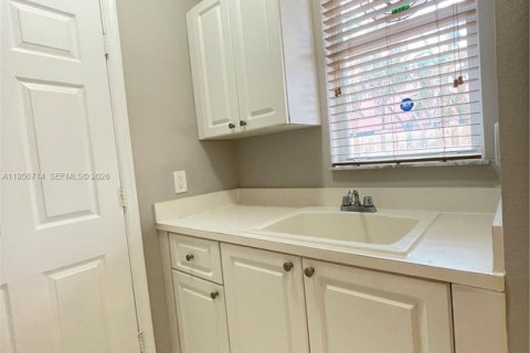 Townhouse in Davie, Florida 3 bedrooms, 136.66 sq.m. № 2010684 - photo 7