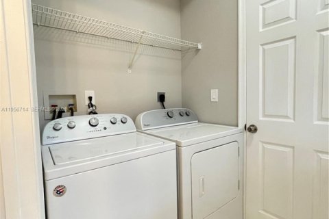 Townhouse in Davie, Florida 3 bedrooms, 136.66 sq.m. № 2010684 - photo 8