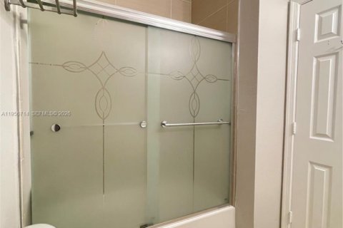 Townhouse in Davie, Florida 3 bedrooms, 136.66 sq.m. № 2010684 - photo 30