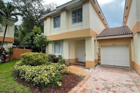 Townhouse in Davie, Florida 3 bedrooms, 136.66 sq.m. № 2010684 - photo 3