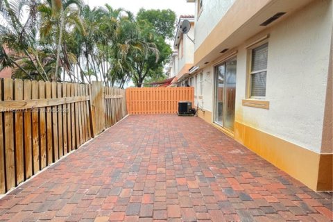 Townhouse in Davie, Florida 3 bedrooms, 136.66 sq.m. № 2010684 - photo 6