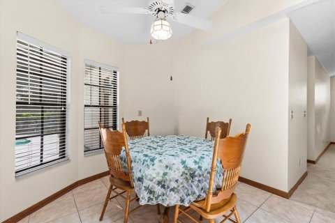 House in Valrico, Florida 4 bedrooms, 221.39 sq.m. № 1792822 - photo 24
