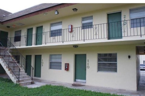 Condo à Lauderdale Lakes, Floride, 2 chambres  № 2245546
