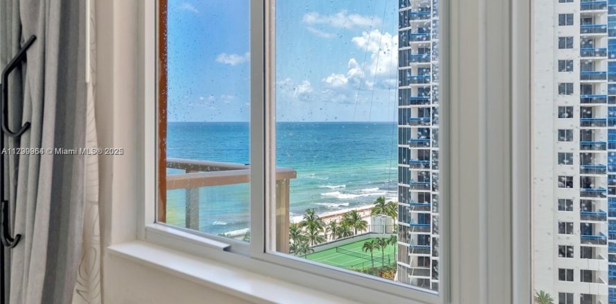 Студия в кондо в Санни-Айлс-Бич, Флорида № 2054763