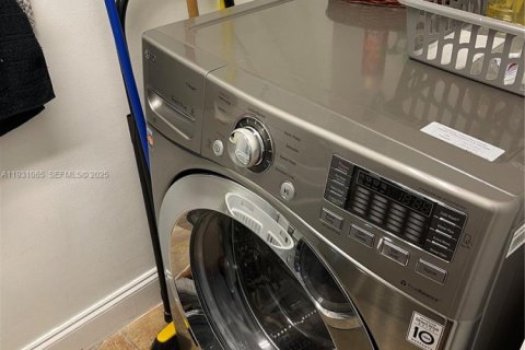 Copropriété à vendre à Miami Beach, Floride: 1 chambre, 74.88 m2 № 1990039 - photo 10