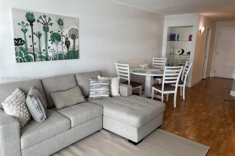 Copropriété à vendre à Miami Beach, Floride: 1 chambre, 74.88 m2 № 1990039 - photo 17